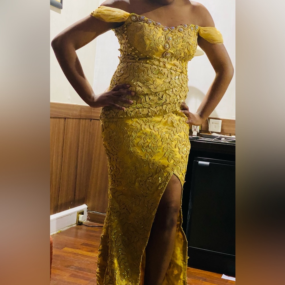 Waist 28 hip 38 burst 36-40 Long gold lace embroidered slit prom dress